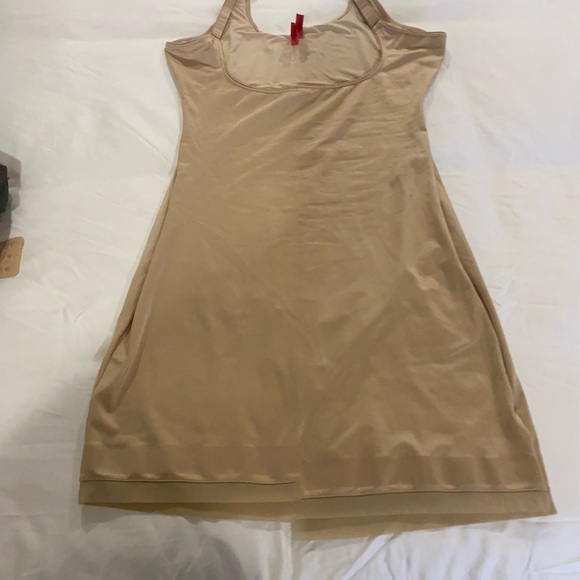 Spanx shape-wear slip - Picture 6 of 9